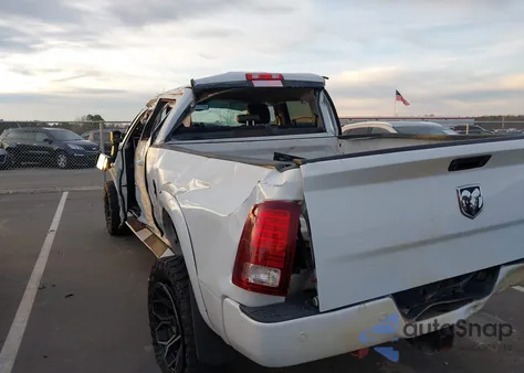 2018 Ram 2500 Laramie 4X4 6'4 Box z USA, uszkodzony, nr VIN 3C6UR5FL5JG143147